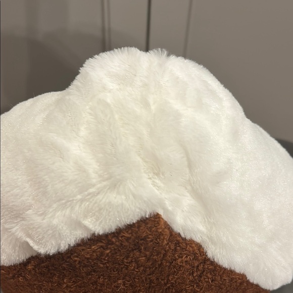 Bum Bunz Chrissy Snowy Cabin Plush NEW - Picture 4 of 6